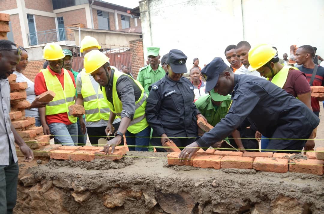 Birasaba miriyoni 527 z'amanyarwanda, NINDE UKWIYE KUBAZWA IGIHOMBO CYA MIRIYONI 527 Frw U RWANDA RUGIYE GUKORESHA RUSANA IBYANGIJWE N'UBUSHOTORANYI BWA FRDC!?